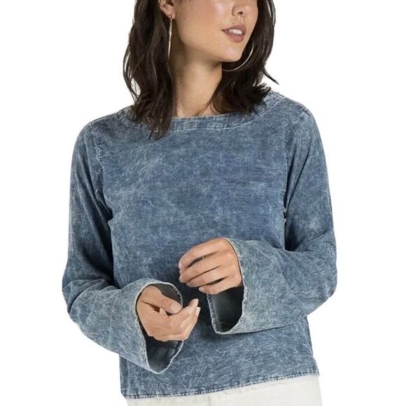 Anthropologie Cloth & Stone Denim Look Bell Sleeve Button Cutout Top Small - Picture 3 of 9